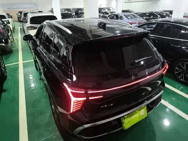 Hongqi HS3 PHEV — Фото автомобиля 4