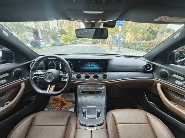 Mercedes-Benz E-Class — Фото автомобиля 14