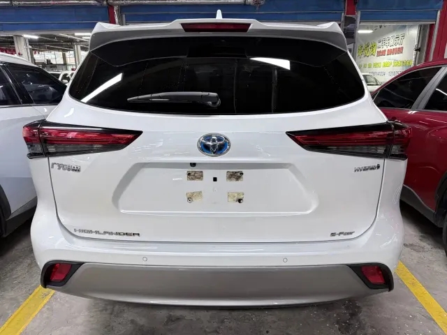 Toyota Highlander — Фото автомобиля 18