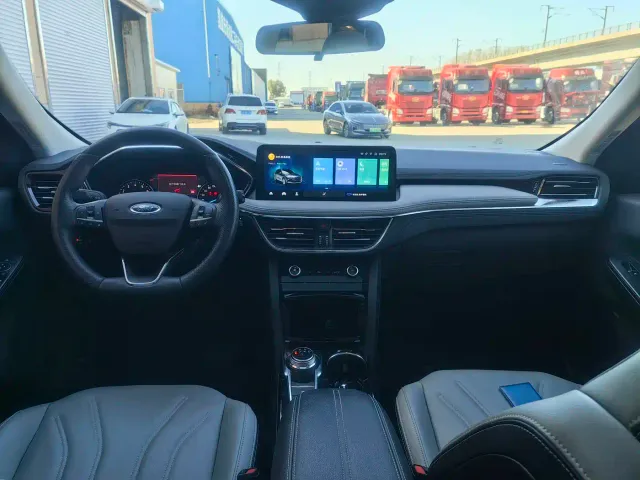 Ford Escape — Фото автомобиля 11