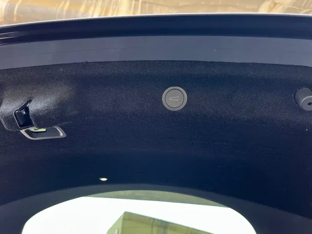 Tesla Model Y — Фото автомобиля 27