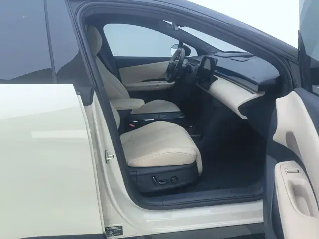 Lynk & Co Z20 — Фото автомобиля 8