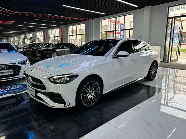 Фотография автомобиля — Mercedes-Benz C-Class