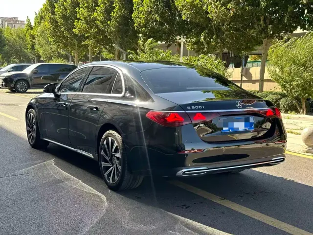 Mercedes-Benz E-Class — Фото автомобиля 5