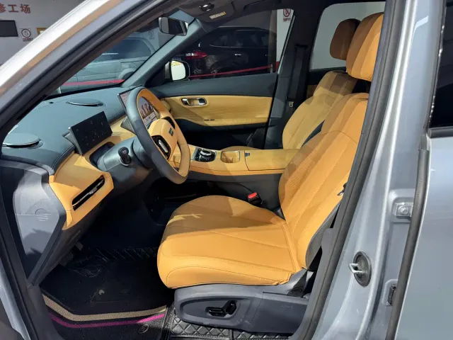 Geely Galaxy Starship 7 EM-i — Фото автомобиля 9