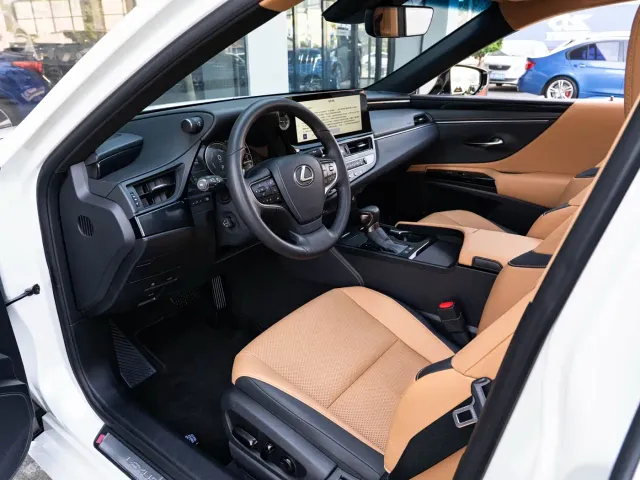 Lexus ES — Фото автомобиля 9