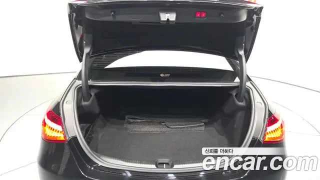 Mercedes-Benz C-Class — Фото автомобиля 20