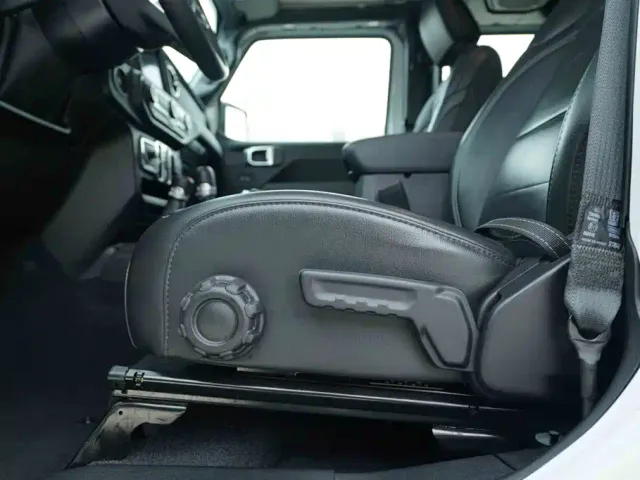 Jeep Gladiator 2022 3.6L Pioneer Edition — Фото автомобиля 11