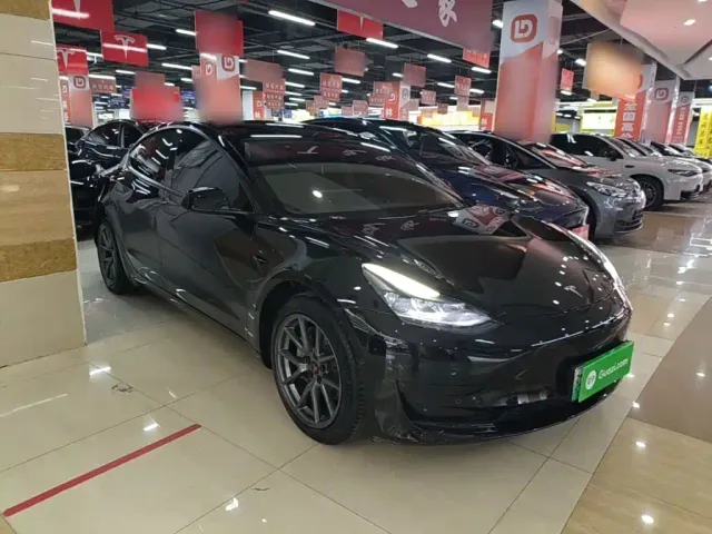 Tesla Model 3 — Фото автомобиля 3