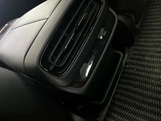 Xiaomi SU7 — Фото автомобиля 11