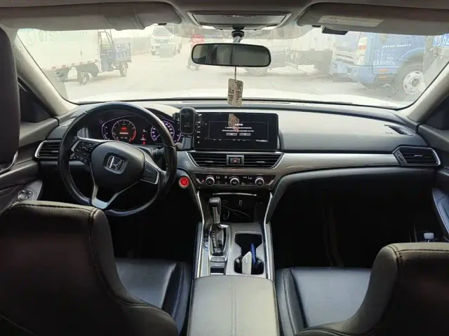 Honda Accord — Фото автомобиля 12