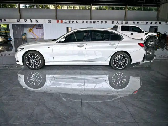 BMW 3 Series — Фото автомобиля 4