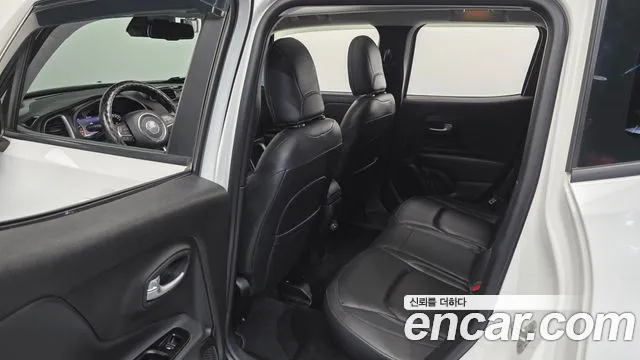 Jeep Renegade — Фото автомобиля 18