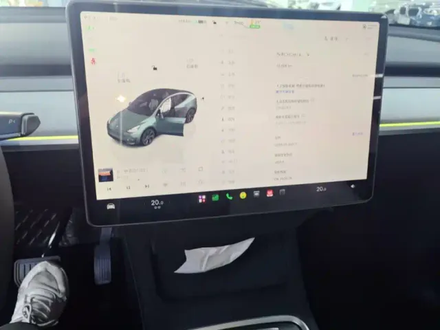 Tesla Model Y — Фото автомобиля 12