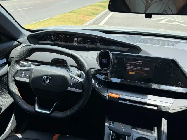 Changan Changan UNI-V 2024 1.5T Deluxe — Фото автомобиля 15