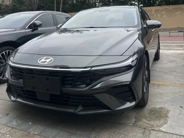 Hyundai Elantra — Фото автомобиля 3