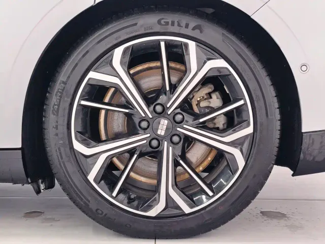 Geely Galaxy E8 — Фото автомобиля 13