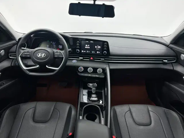 Hyundai Elantra — Фото автомобиля 16