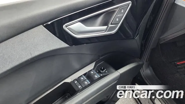 Audi Q4 e-tron — Фото автомобиля 4