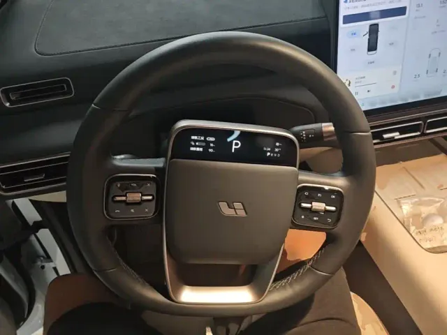 Li Auto MEGA — Фото автомобиля 10