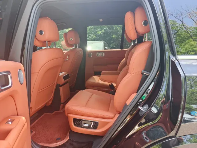 Li Auto L8 — Фото автомобиля 8
