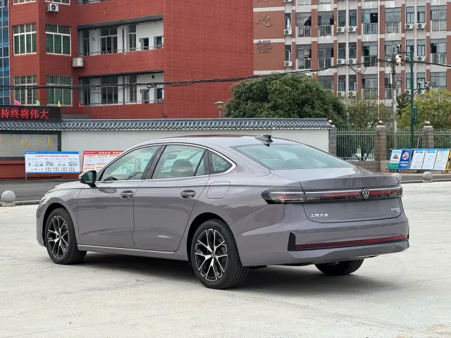 Volkswagen Passat — Фото автомобиля 9