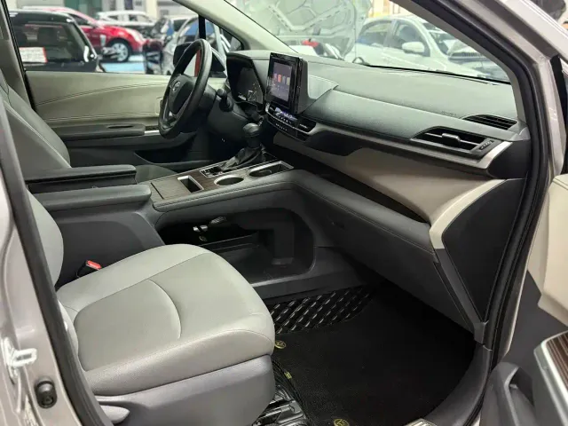 Toyota Granvia — Фото автомобиля 13