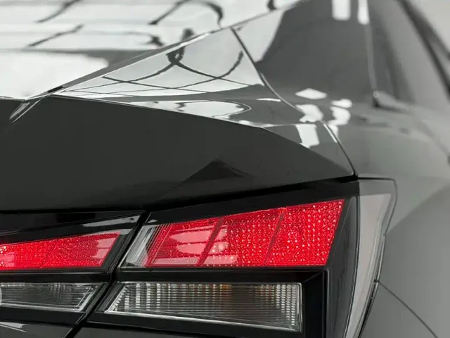Hyundai Elantra — Фото автомобиля 12