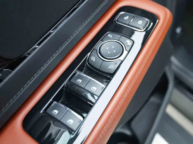 Lincoln Aviator — Фото автомобиля 11