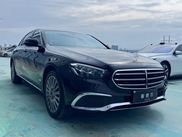 Mercedes-Benz E-Class — Фото автомобиля 3