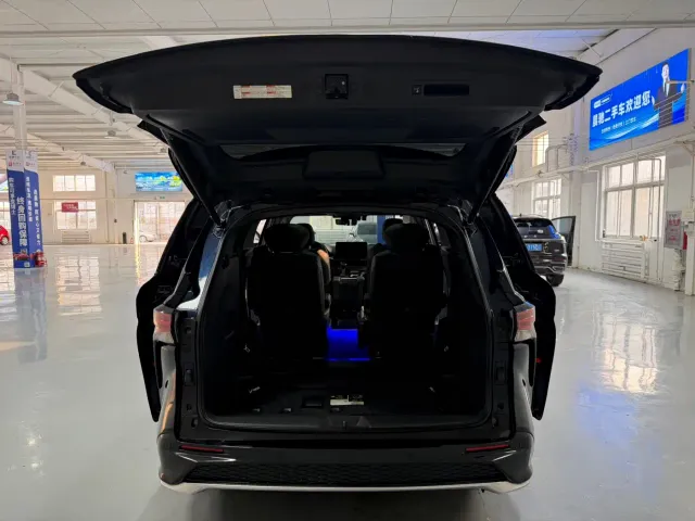 Toyota Granvia — Фото автомобиля 17