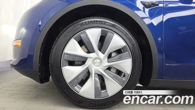 Tesla Model Y — Фото автомобиля 5