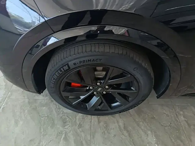 Li Auto L8 — Фото автомобиля 22