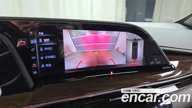 Cadillac Escalade — Фото автомобиля 21