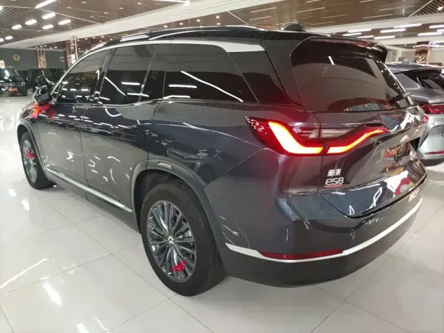 Nio ES8 — Фото автомобиля 4
