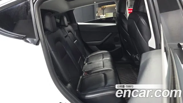 Tesla Model Y — Фото автомобиля 18