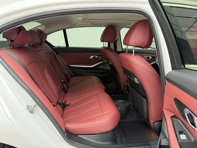 BMW 3 Series — Фото автомобиля 13
