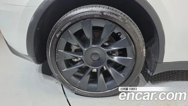 Tesla Model Y — Фото автомобиля 5