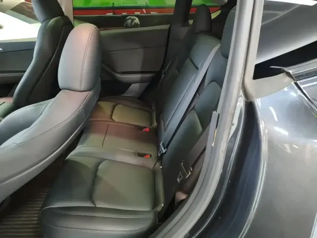 Tesla Model Y — Фото автомобиля 16