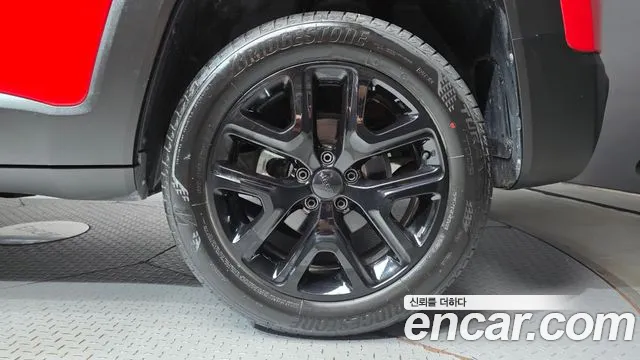 Jeep Renegade — Фото автомобиля 6