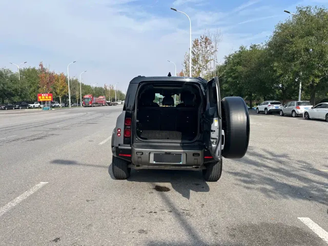Land Rover Defender — Фото автомобиля 19