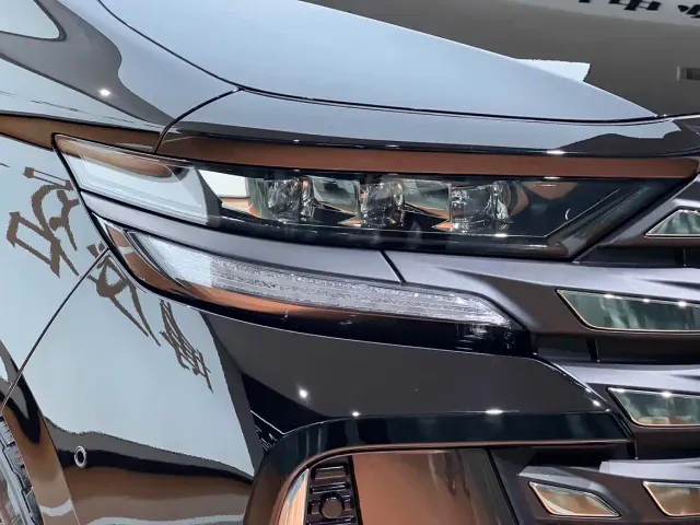 Toyota Vellfire — Фото автомобиля 5