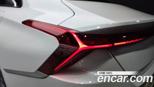 Kia K8 Hybrid — Фото автомобиля 8
