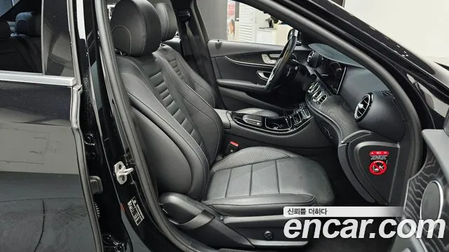 Mercedes-Benz E-Class — Фото автомобиля 24