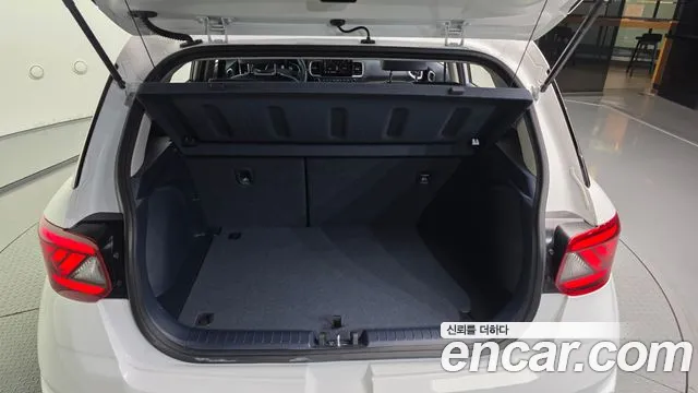 Hyundai Venue — Фото автомобиля 26