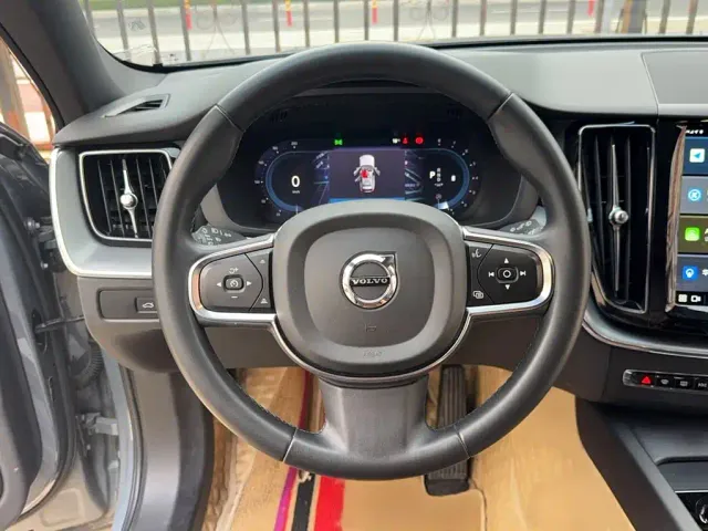 Volvo XC60 — Фото автомобиля 6