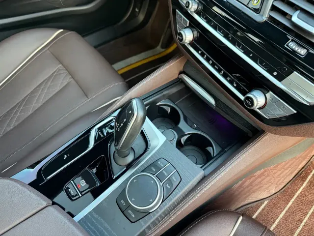 BMW 5 Series — Фото автомобиля 9