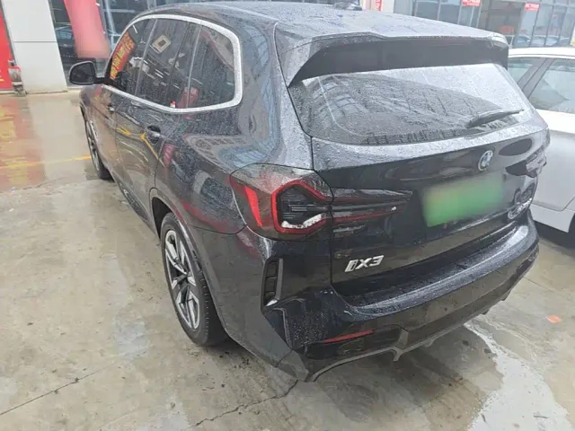 BMW iX3 — Фото автомобиля 4