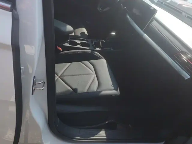 Volkswagen Lavida 2024 Model 300TSI DSG Starlight Leading Edition — Фото автомобиля 8