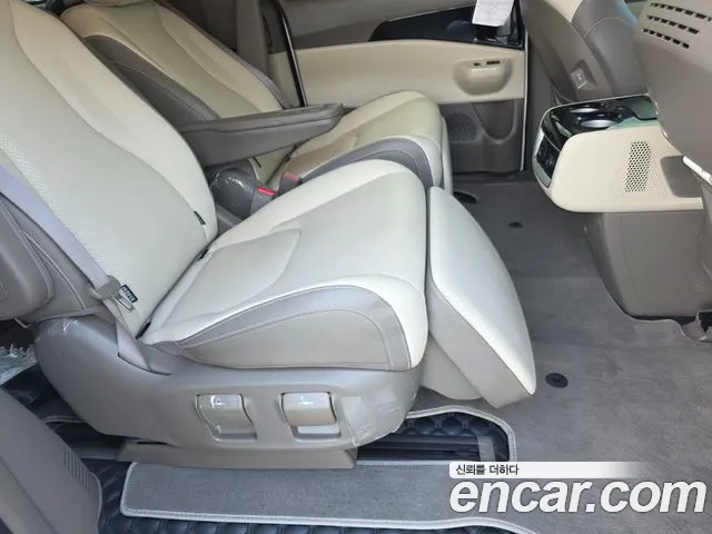 Kia Carnival Generation 4 — Фото автомобиля 10